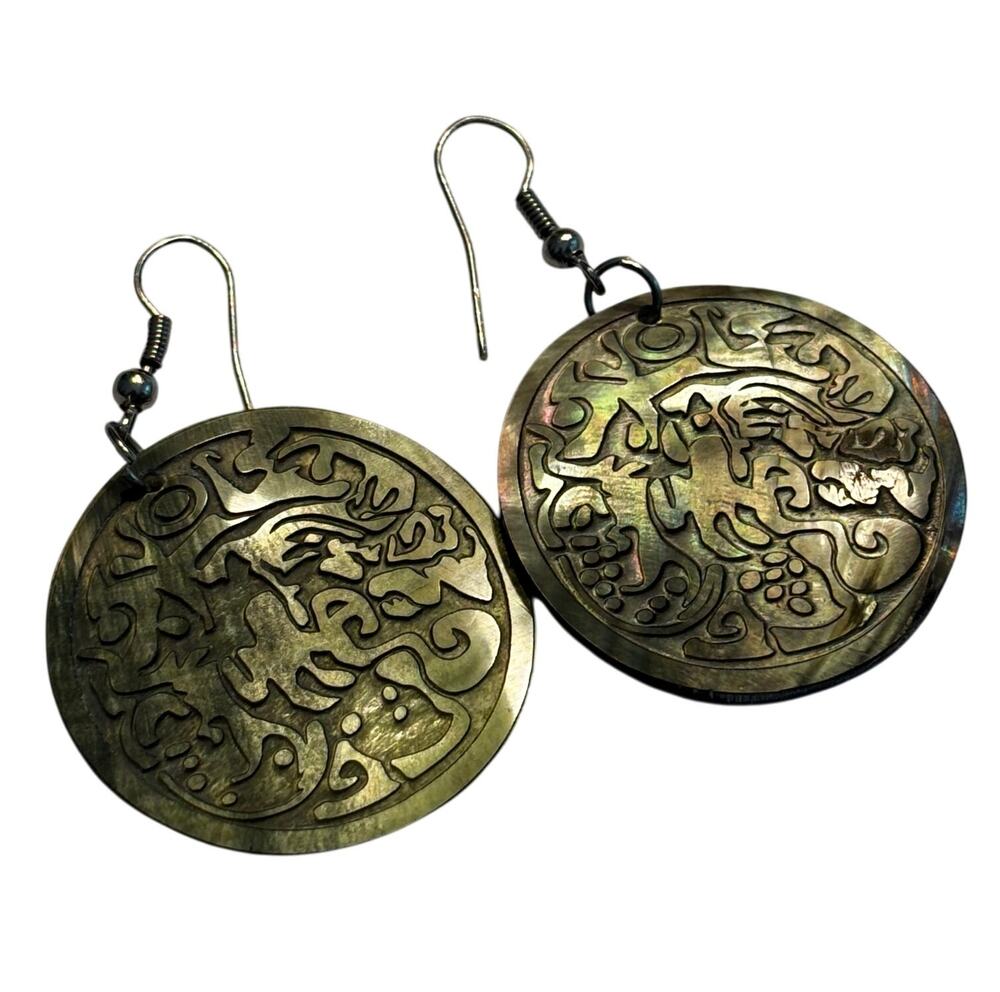 Carved shell pierced earrings drop & dangle disk rounds pearl-gray iridescent